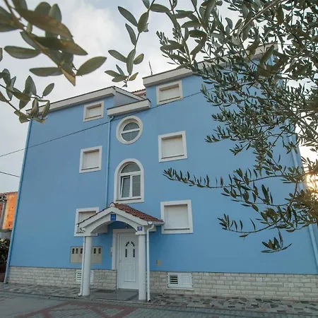 Apartment Blue Mate *