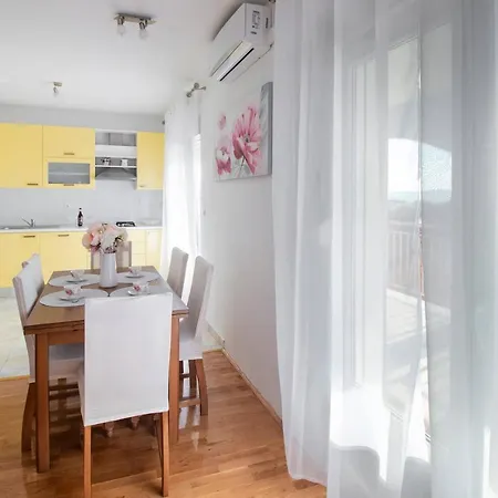 Blue Mate Apartment *